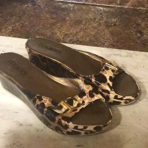Moda women’s wedge slides leopard print. Sz. )10